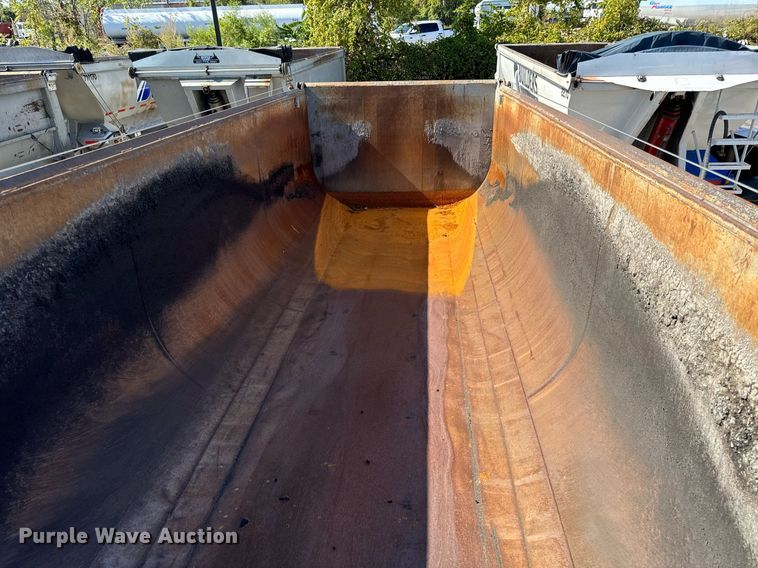 image for item DT2033 2001 Hilbilt Trailers end dump trailer