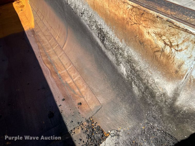 image for item DT2033 2001 Hilbilt Trailers end dump trailer