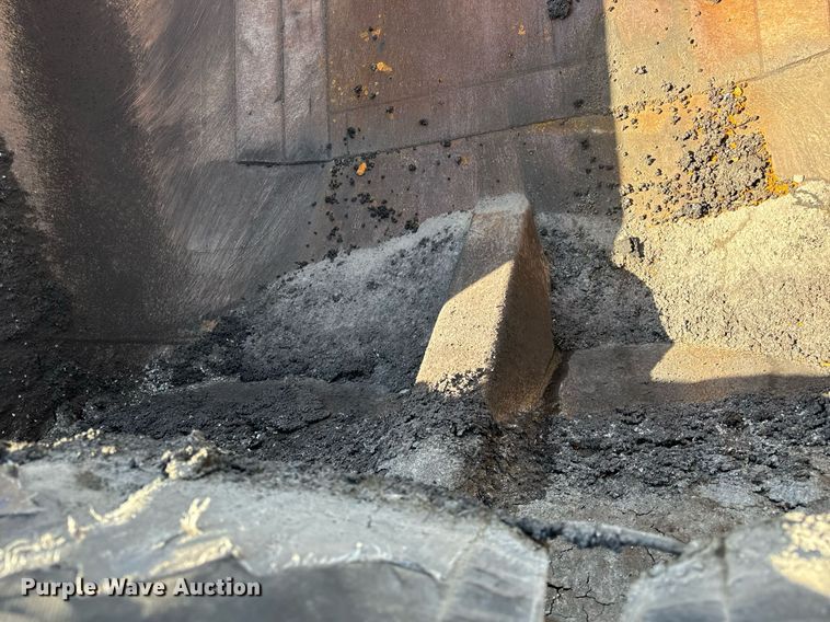 image for item DT2033 2001 Hilbilt Trailers end dump trailer