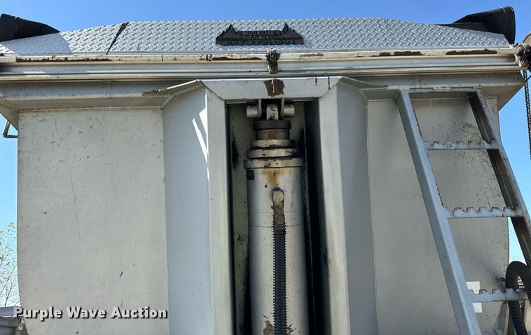 image for item DT2033 2001 Hilbilt Trailers end dump trailer