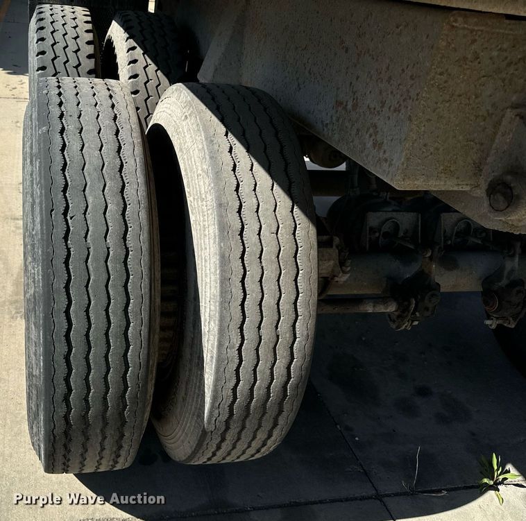 image for item DT2033 2001 Hilbilt Trailers end dump trailer