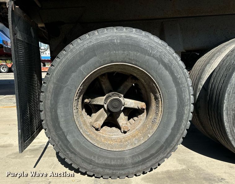 image for item DT2033 2001 Hilbilt Trailers end dump trailer