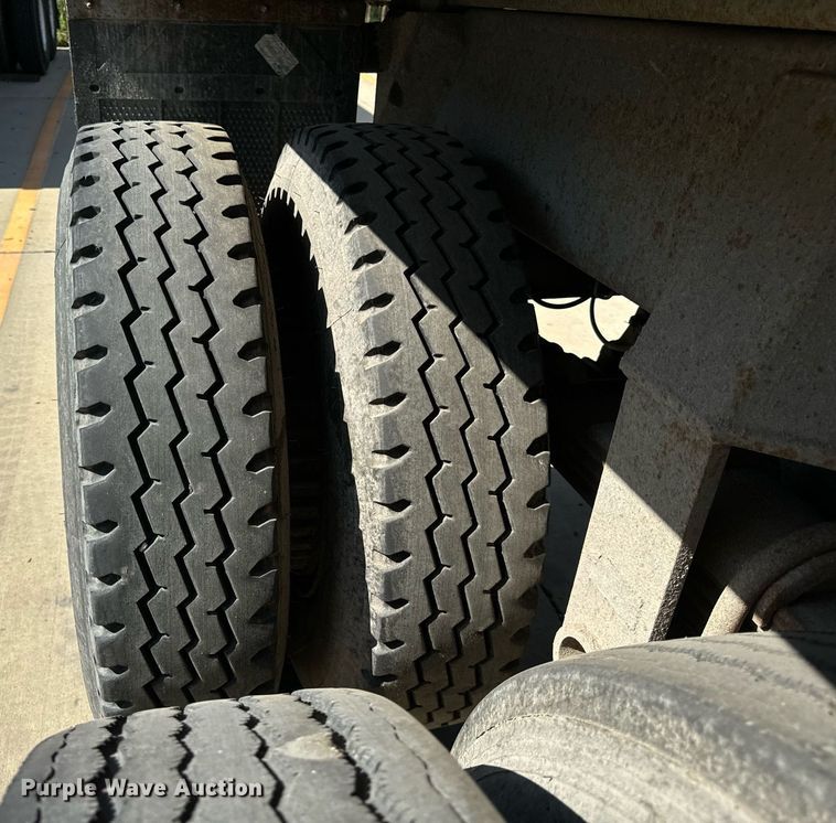 image for item DT2033 2001 Hilbilt Trailers end dump trailer