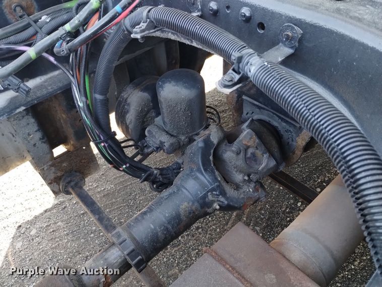 image for item DT2244 2016 Kenworth T680 semi truck