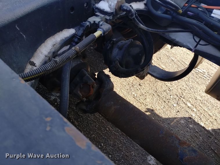 image for item DT2244 2016 Kenworth T680 semi truck