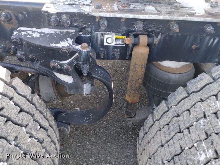 image for item DT2244 2016 Kenworth T680 semi truck