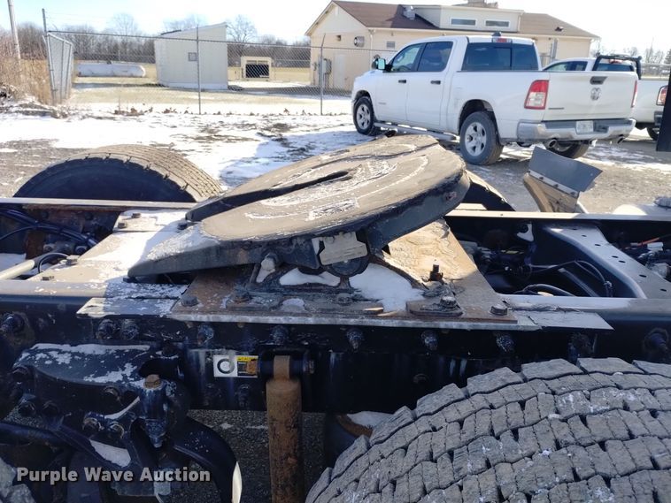 image for item DT2244 2016 Kenworth T680 semi truck