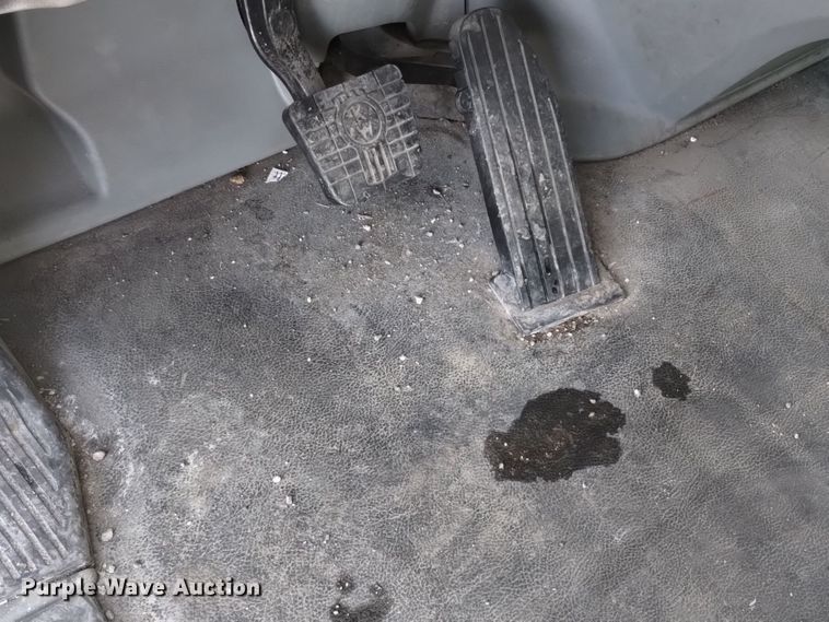 image for item DT2244 2016 Kenworth T680 semi truck