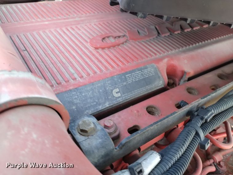 image for item DT2244 2016 Kenworth T680 semi truck