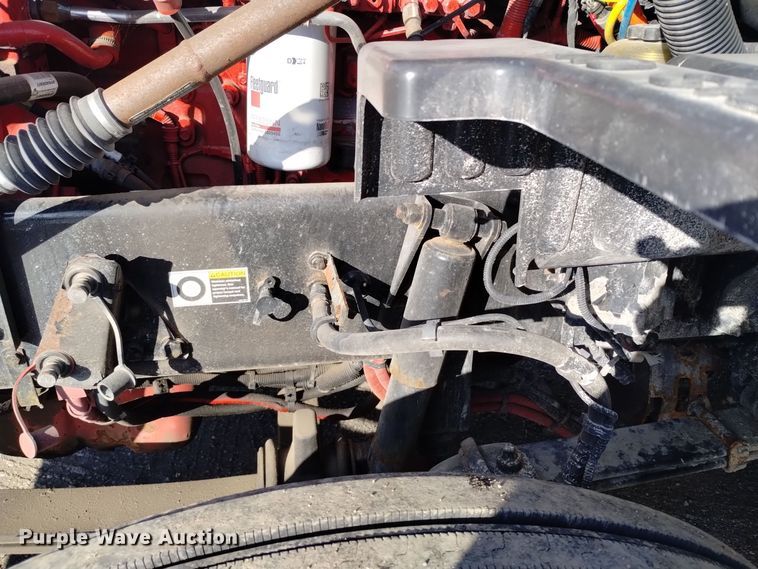 image for item DT2244 2016 Kenworth T680 semi truck