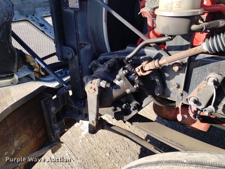 image for item DT2244 2016 Kenworth T680 semi truck