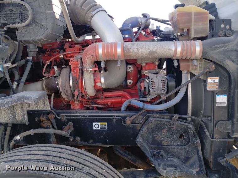 image for item DT2244 2016 Kenworth T680 semi truck