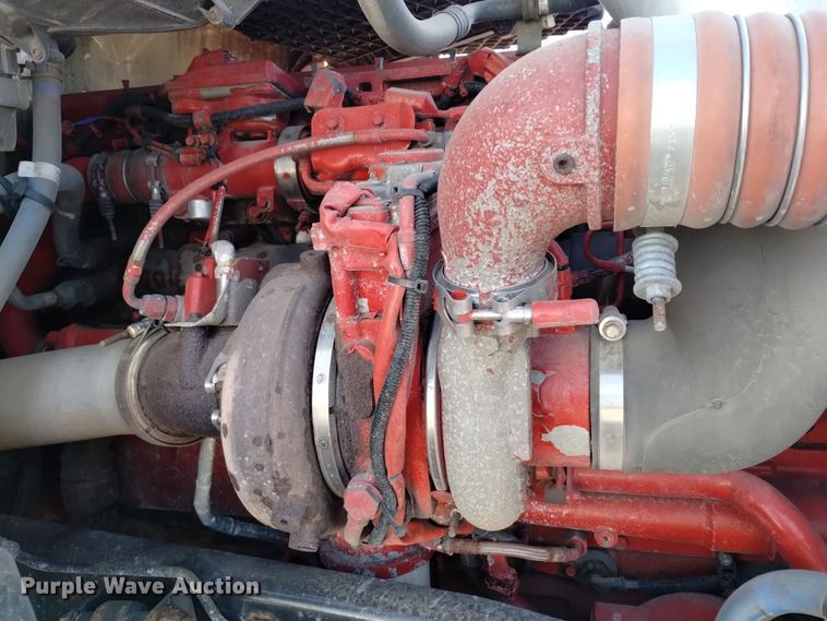 image for item DT2244 2016 Kenworth T680 semi truck