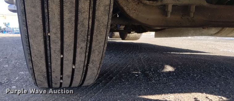 image for item DT2244 2016 Kenworth T680 semi truck