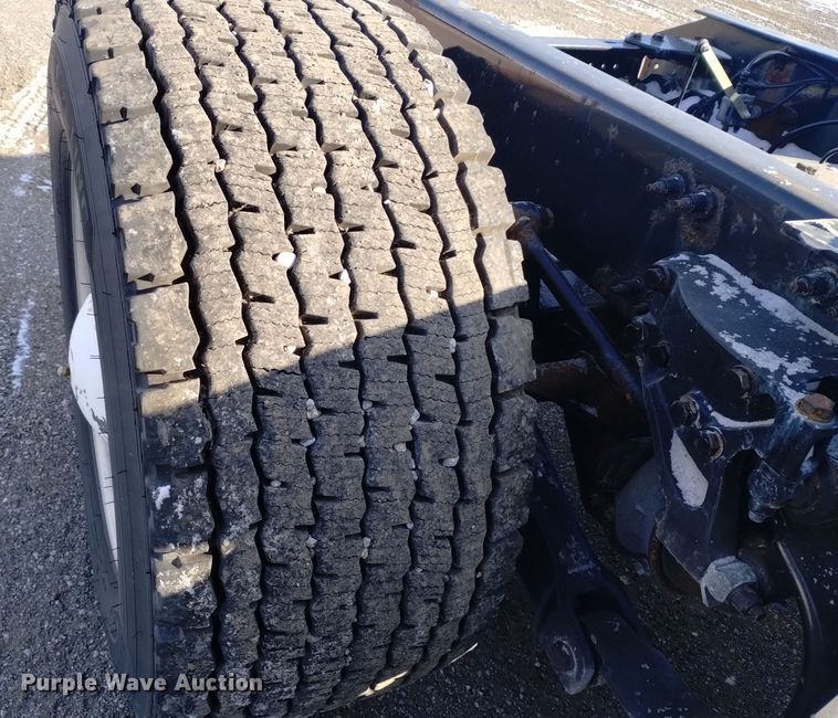 image for item DT2244 2016 Kenworth T680 semi truck