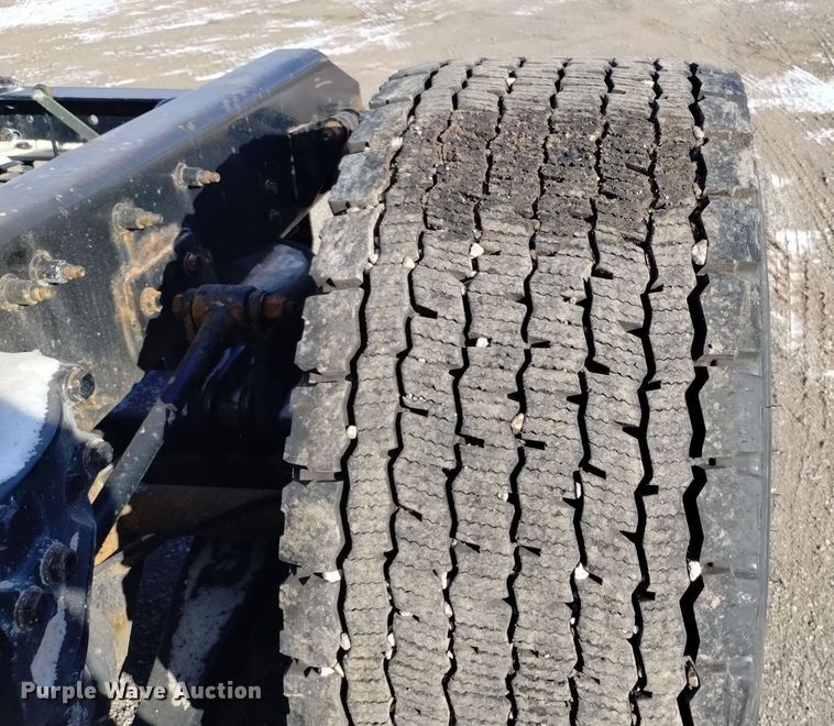 image for item DT2244 2016 Kenworth T680 semi truck