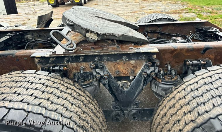 image for item DT2245 2016 Kenworth  T680 semi truck