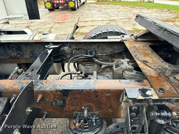 image for item DT2245 2016 Kenworth  T680 semi truck