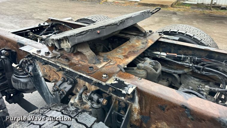 image for item DT2245 2016 Kenworth  T680 semi truck