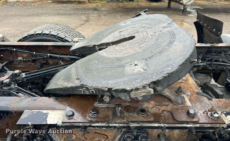 image for item DT2245 2016 Kenworth  T680 semi truck