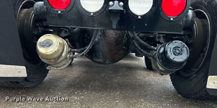 image for item DT2245 2016 Kenworth  T680 semi truck