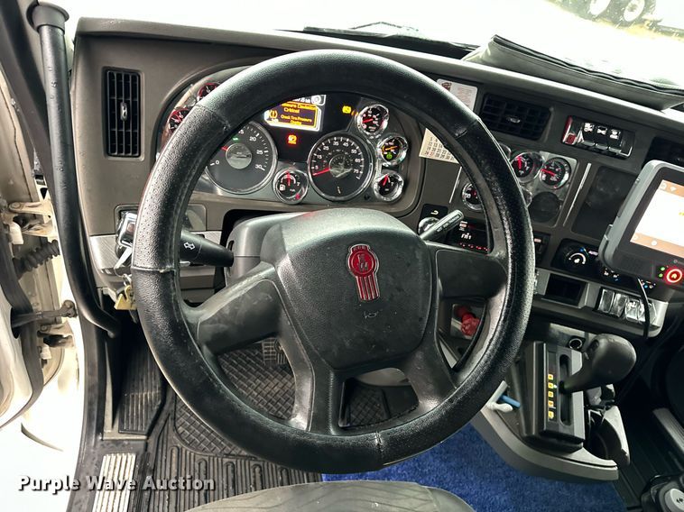 image for item DT2245 2016 Kenworth  T680 semi truck