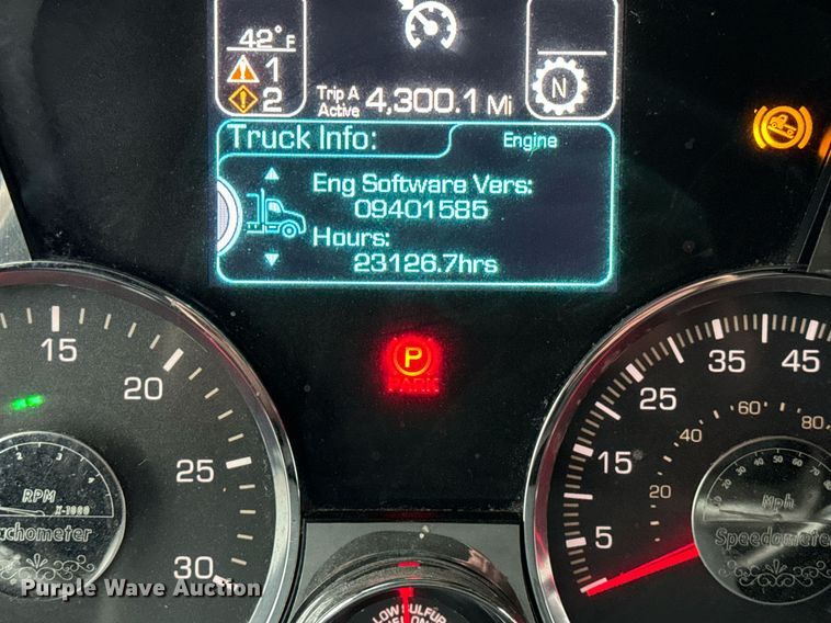 image for item DT2245 2016 Kenworth  T680 semi truck