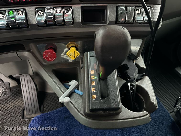 image for item DT2245 2016 Kenworth  T680 semi truck