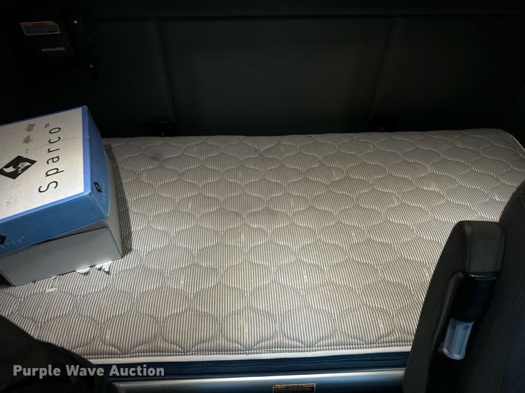 image for item DT2245 2016 Kenworth  T680 semi truck