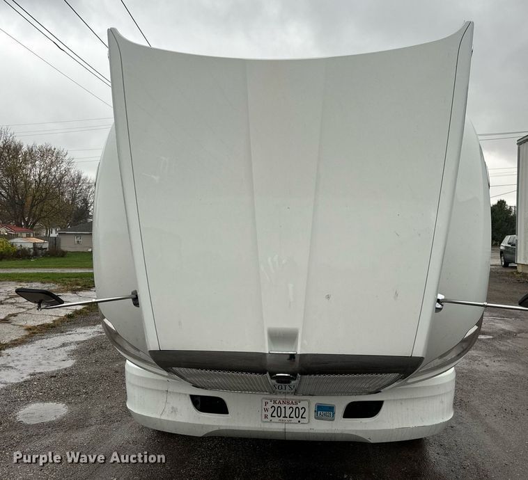 image for item DT2245 2016 Kenworth  T680 semi truck