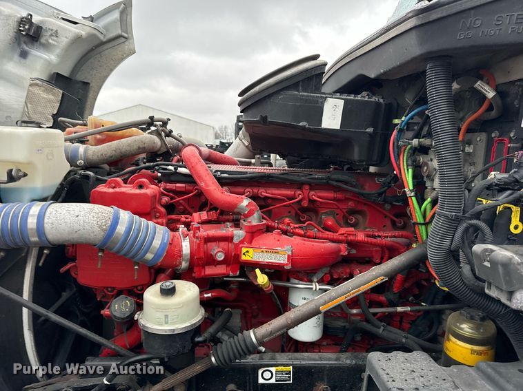 image for item DT2245 2016 Kenworth  T680 semi truck