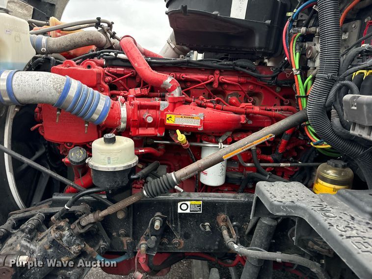 image for item DT2245 2016 Kenworth  T680 semi truck