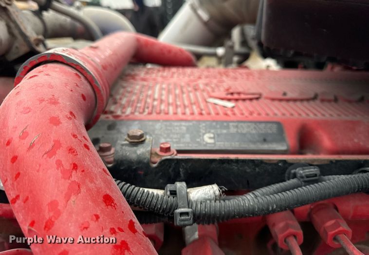 image for item DT2245 2016 Kenworth  T680 semi truck