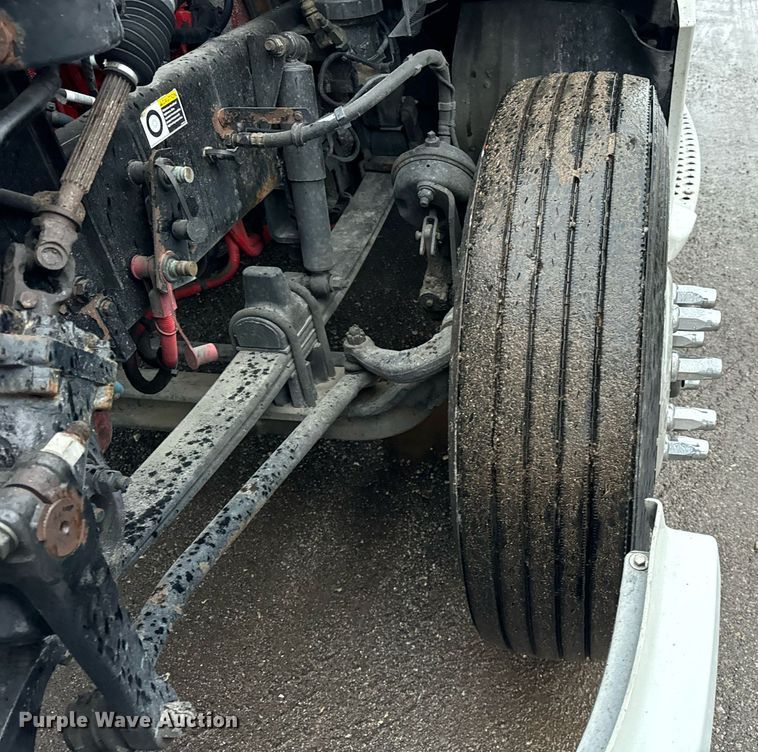 image for item DT2245 2016 Kenworth  T680 semi truck