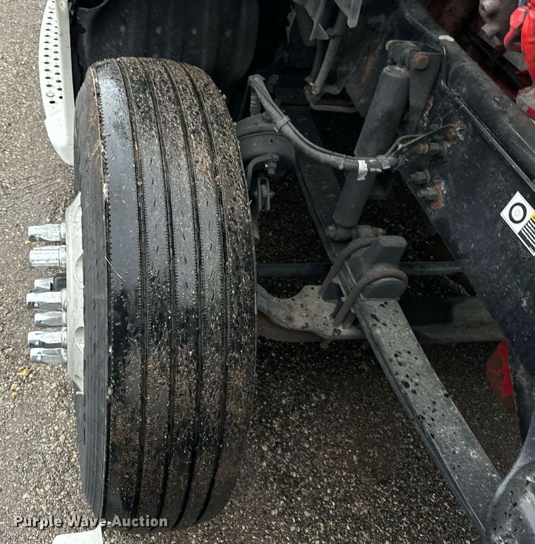 image for item DT2245 2016 Kenworth  T680 semi truck