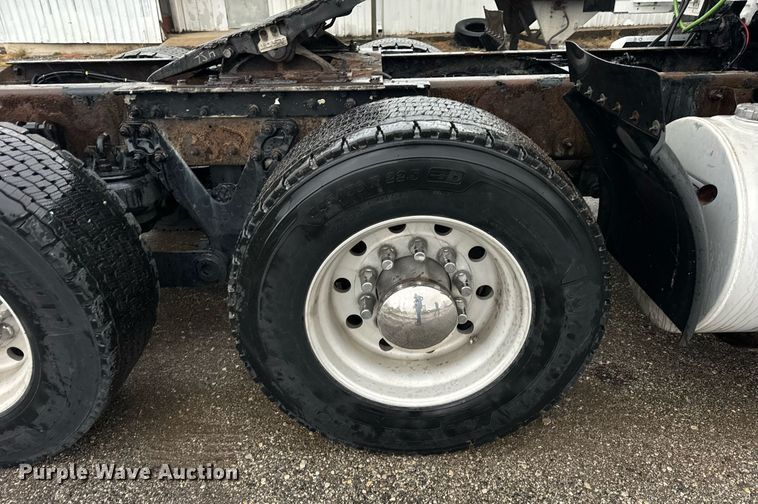 image for item DT2245 2016 Kenworth  T680 semi truck