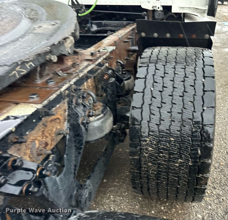 image for item DT2245 2016 Kenworth  T680 semi truck