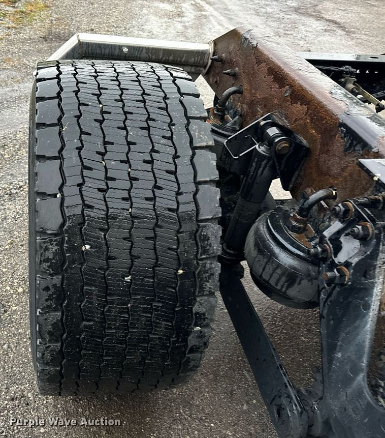 image for item DT2245 2016 Kenworth  T680 semi truck