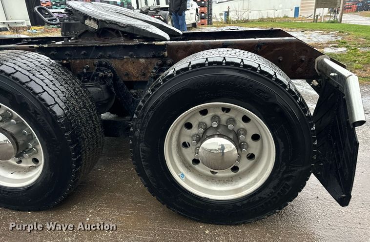 image for item DT2245 2016 Kenworth  T680 semi truck