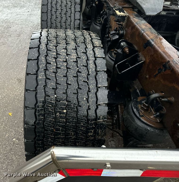 image for item DT2245 2016 Kenworth  T680 semi truck