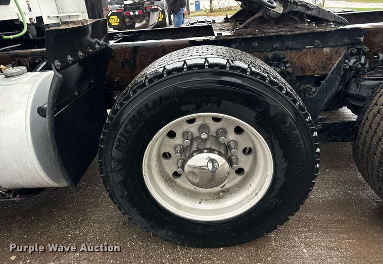 image for item DT2245 2016 Kenworth  T680 semi truck