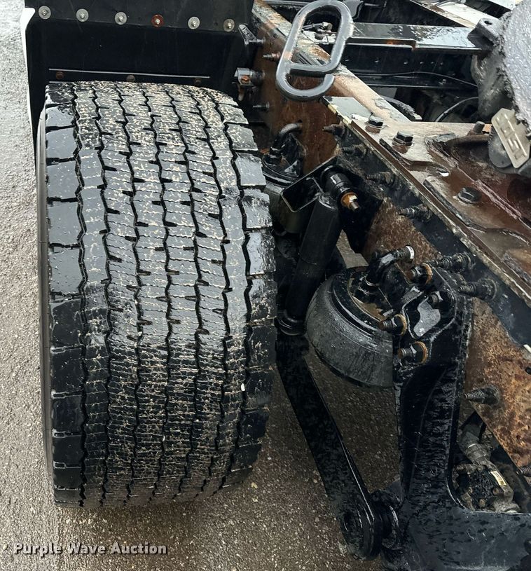 image for item DT2245 2016 Kenworth  T680 semi truck