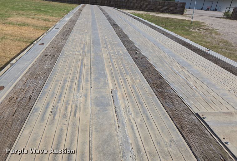 image for item DT5375 1997 Ravens flatbed trailer