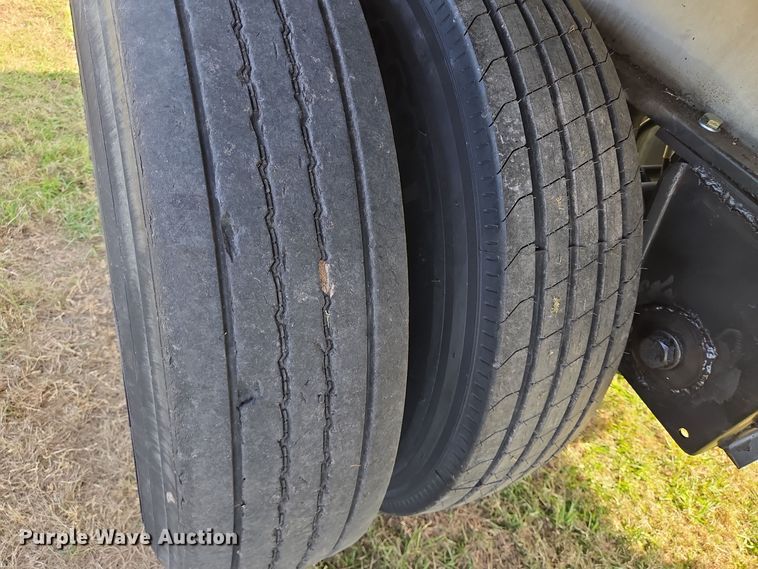 image for item DT5375 1997 Ravens flatbed trailer