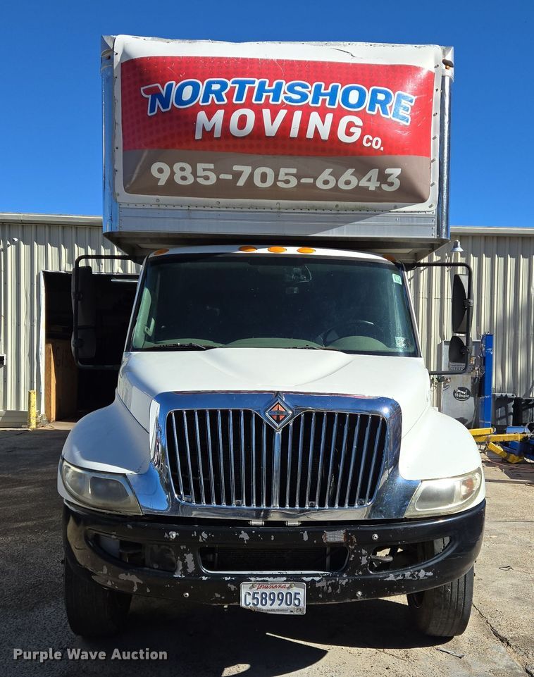 image for item DT5412 2013 International 4300M7 truck cab and chassis