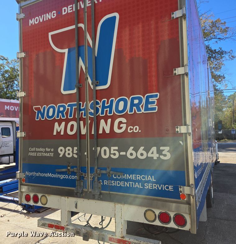 image for item DT5412 2013 International 4300M7 truck cab and chassis