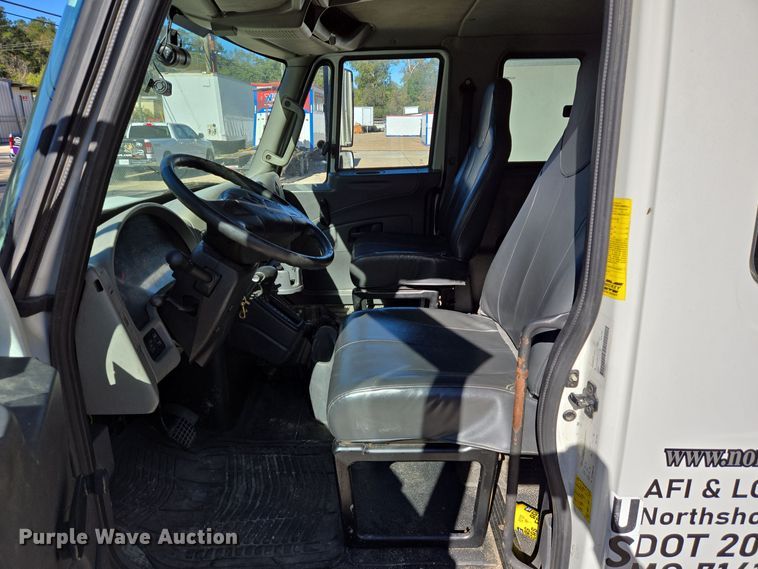 image for item DT5412 2013 International 4300M7 truck cab and chassis