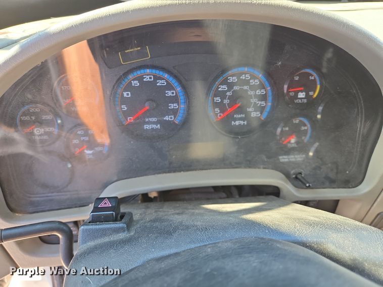 image for item DT5412 2013 International 4300M7 truck cab and chassis