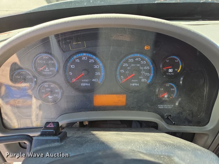 image for item DT5412 2013 International 4300M7 truck cab and chassis