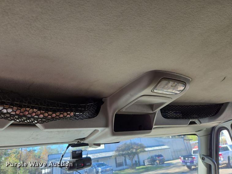 image for item DT5412 2013 International 4300M7 truck cab and chassis